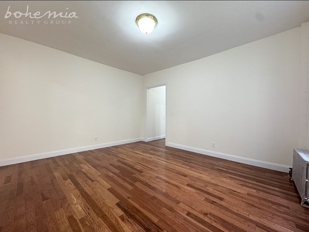 910 Riverside Drive - Photo 2
