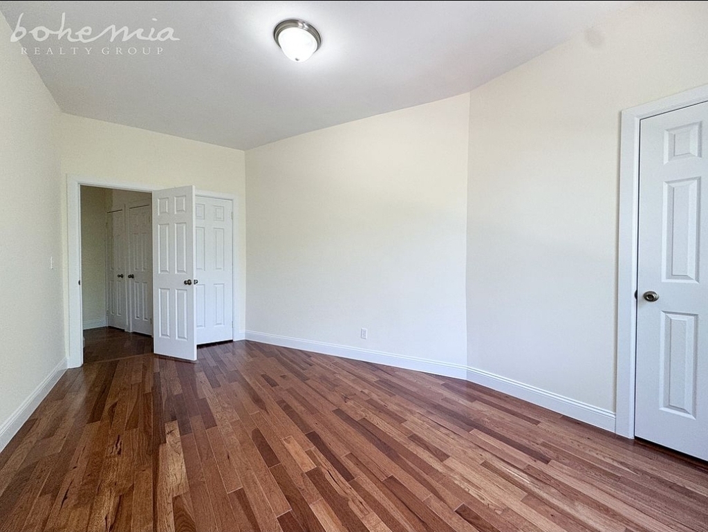 910 Riverside Drive - Photo 5