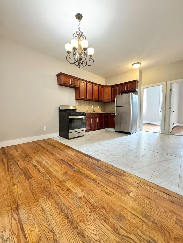 580 Wilson Avenue - Photo 3