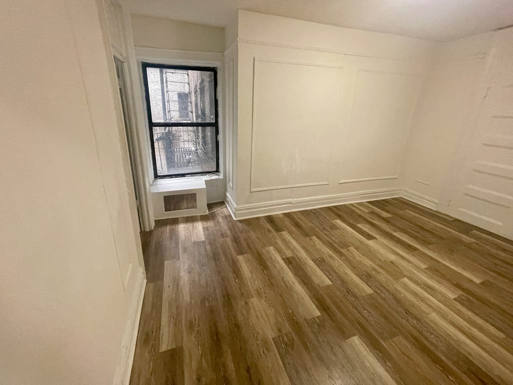 East 75th St & York - Photo 0