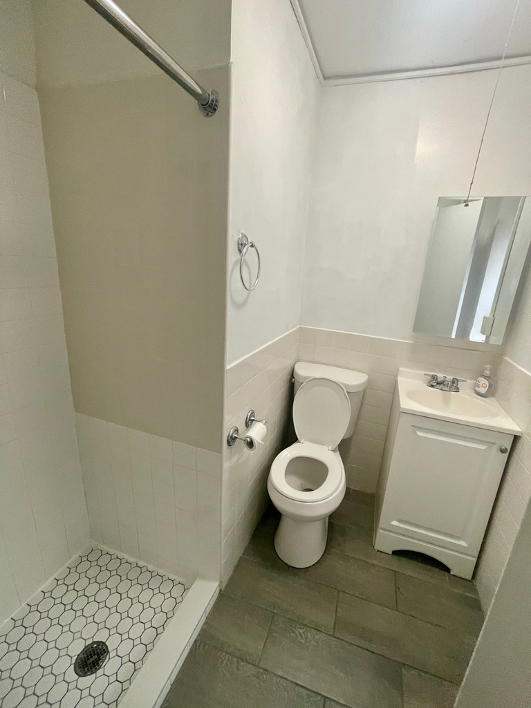 East 75th St & York - Photo 3
