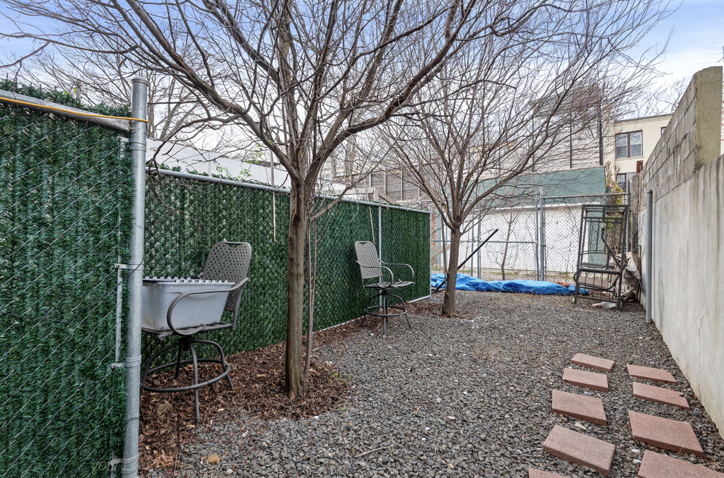 295 Montgomery Street - Photo 1