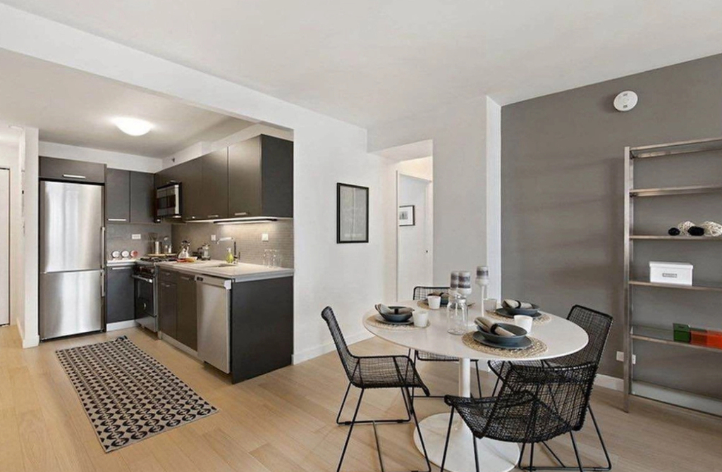 222 East 39th Street - Photo 2