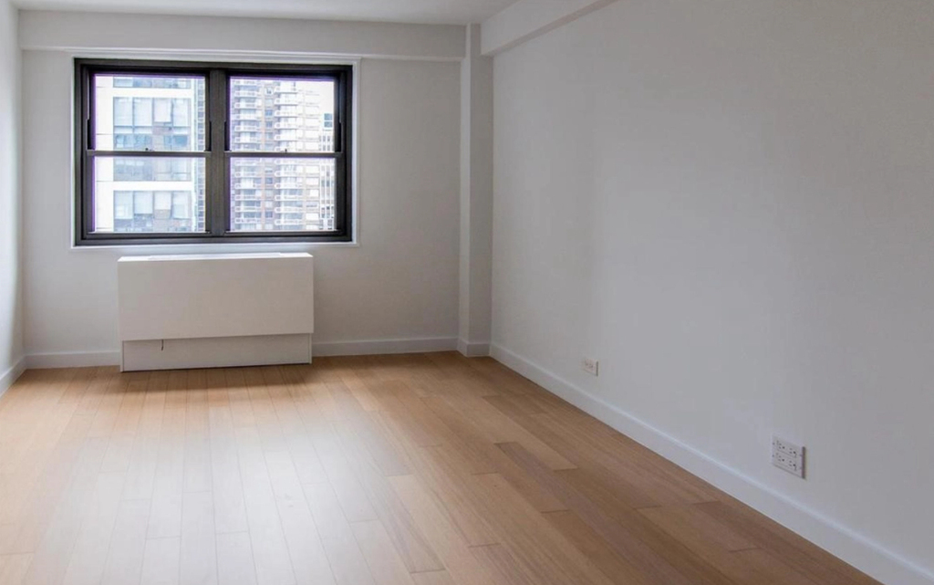 222 East 39th Street - Photo 3