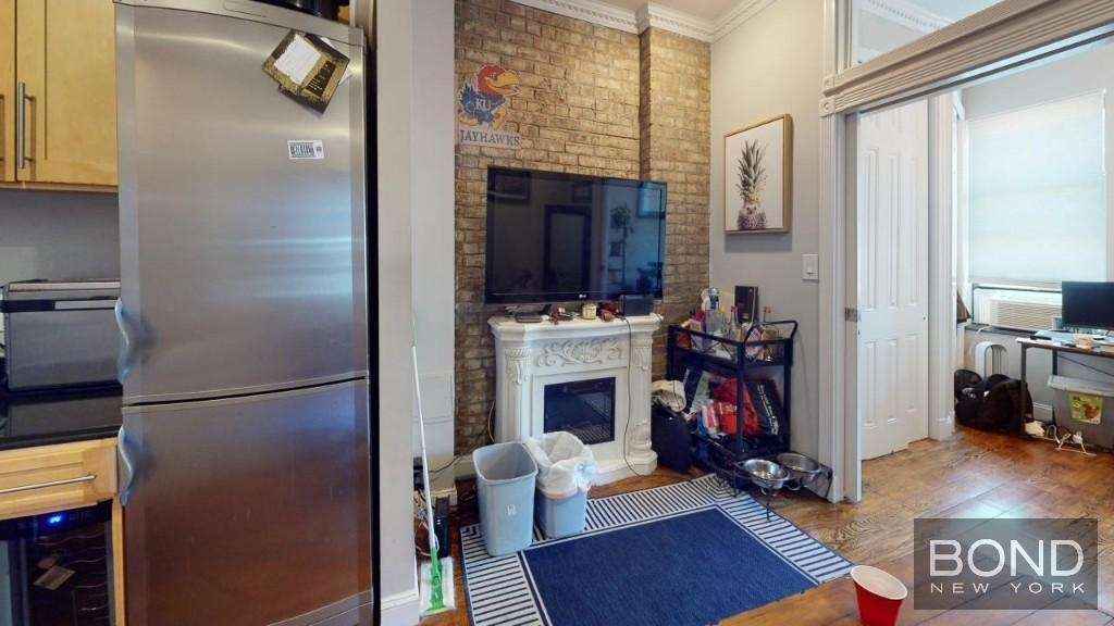 Tenth Avenue - Photo 12