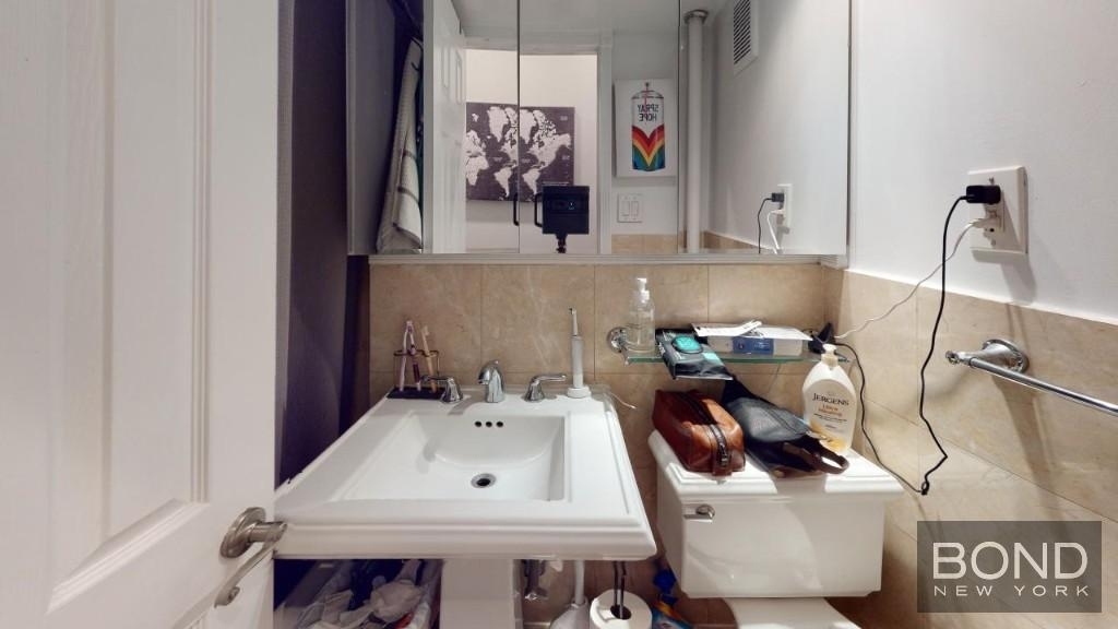 Tenth Avenue - Photo 7