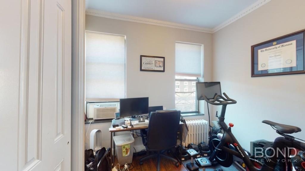 Tenth Avenue - Photo 3