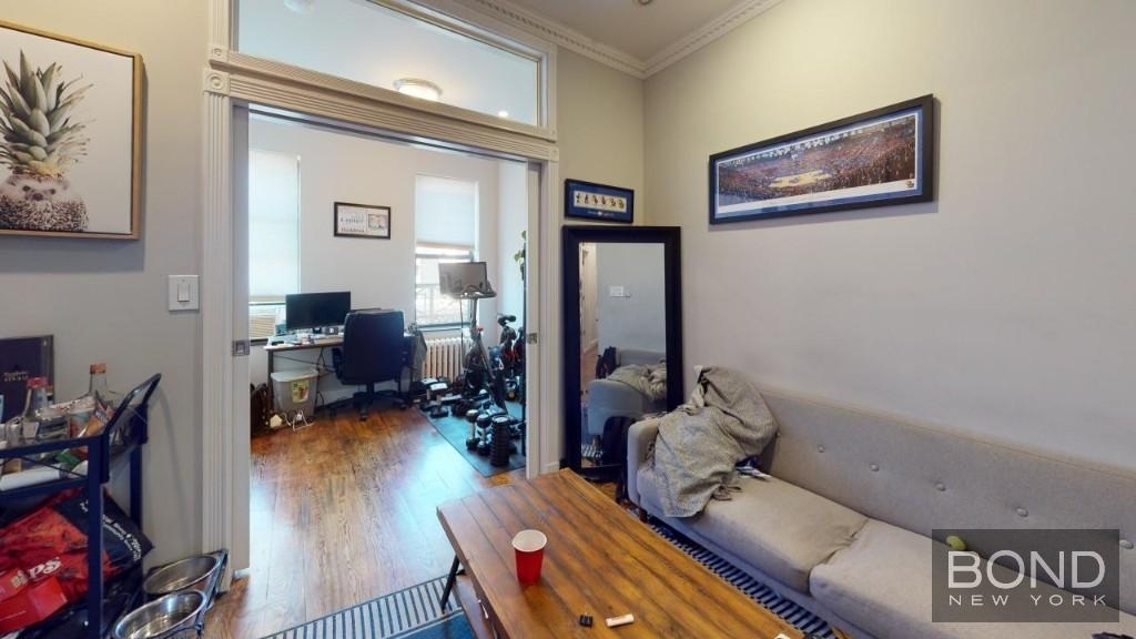 Tenth Avenue - Photo 1