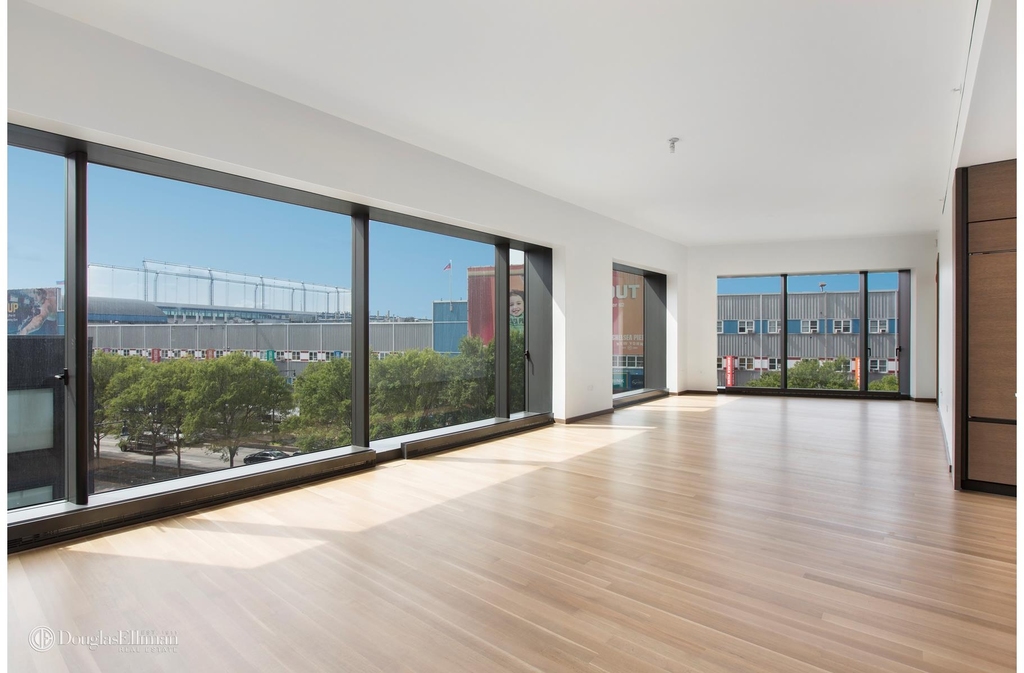 551 W 21st St - Photo 0