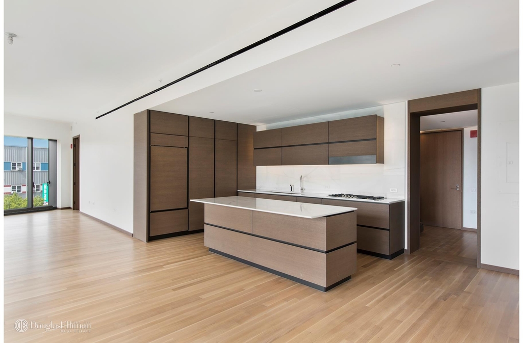 551 W 21st St - Photo 4