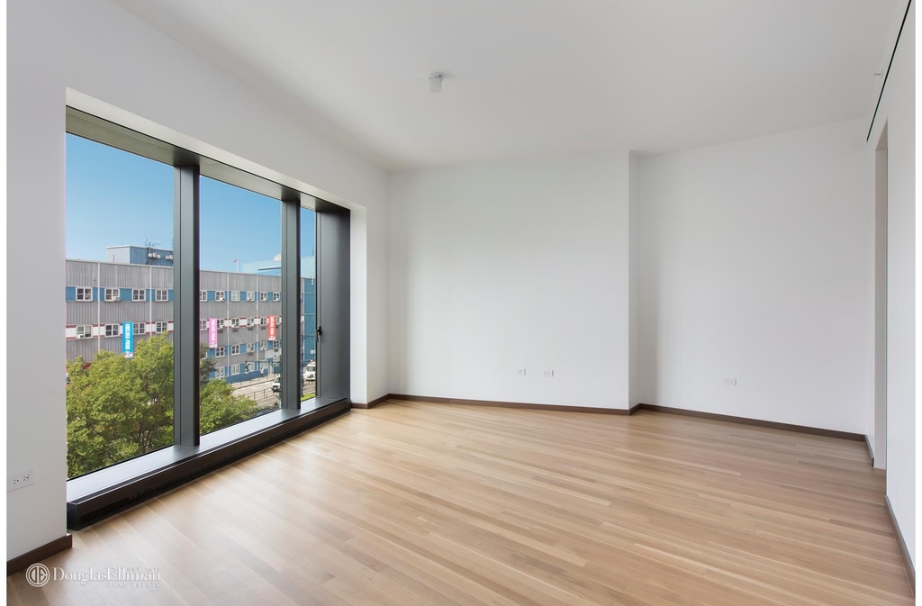 551 W 21st St - Photo 5