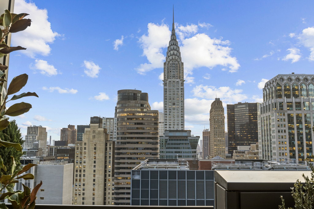 135 E 47th Street - Photo 15