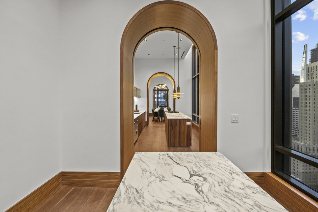 135 E 47th Street - Photo 12