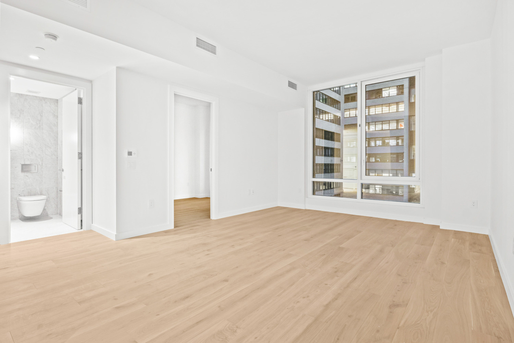135 E 47th Street - Photo 2