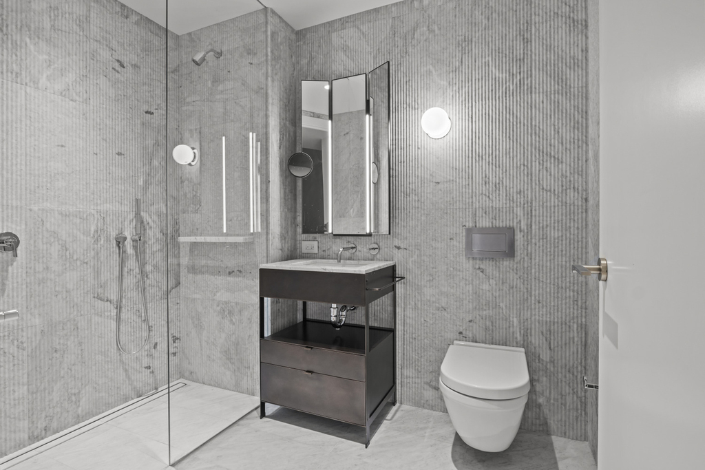 135 E 47th Street - Photo 3