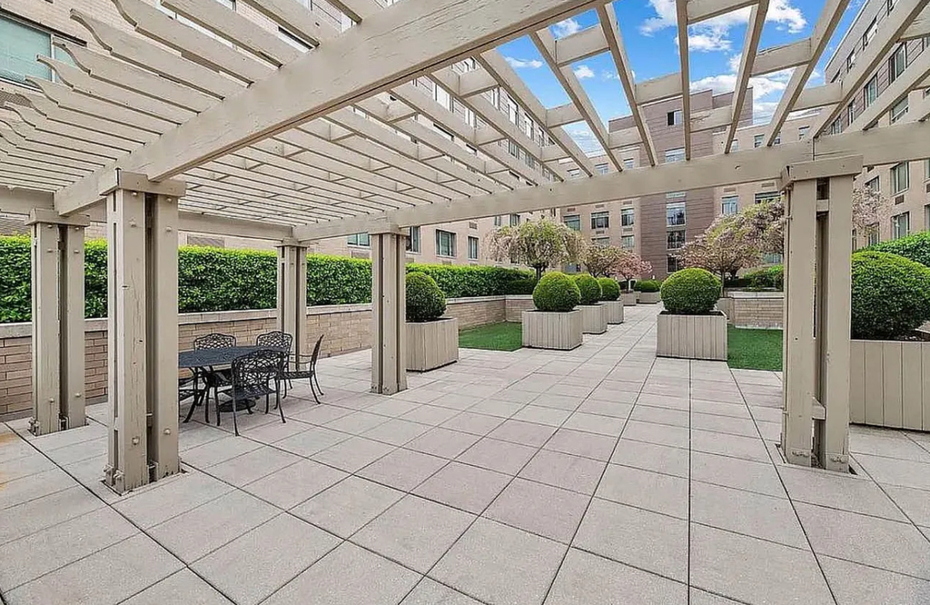1st Avenue - Photo 5