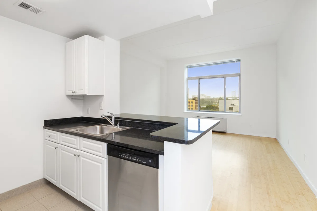 1st Avenue - Photo 1