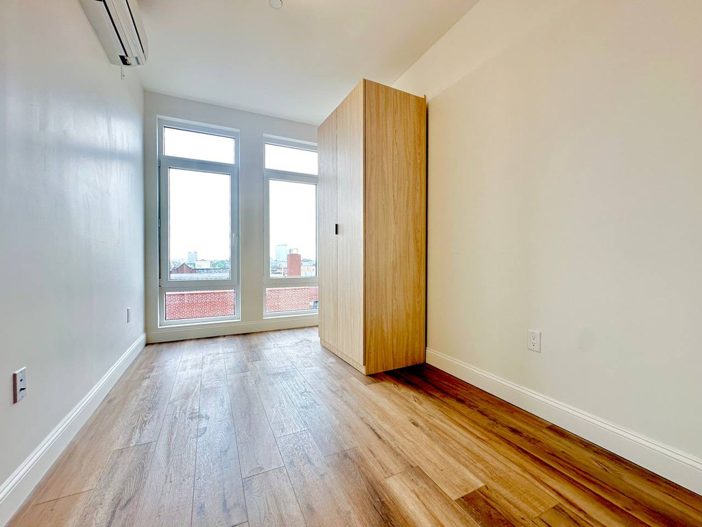 Sullivan Pl & Nostrand Ave - Photo 3
