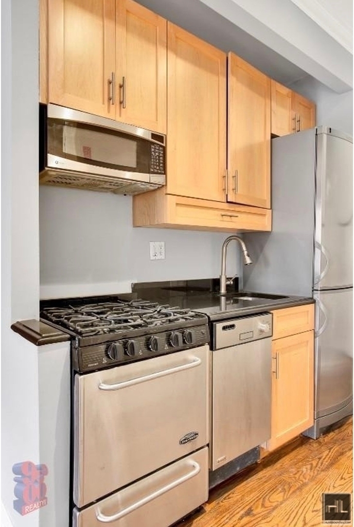 E 10th St. - Photo 2
