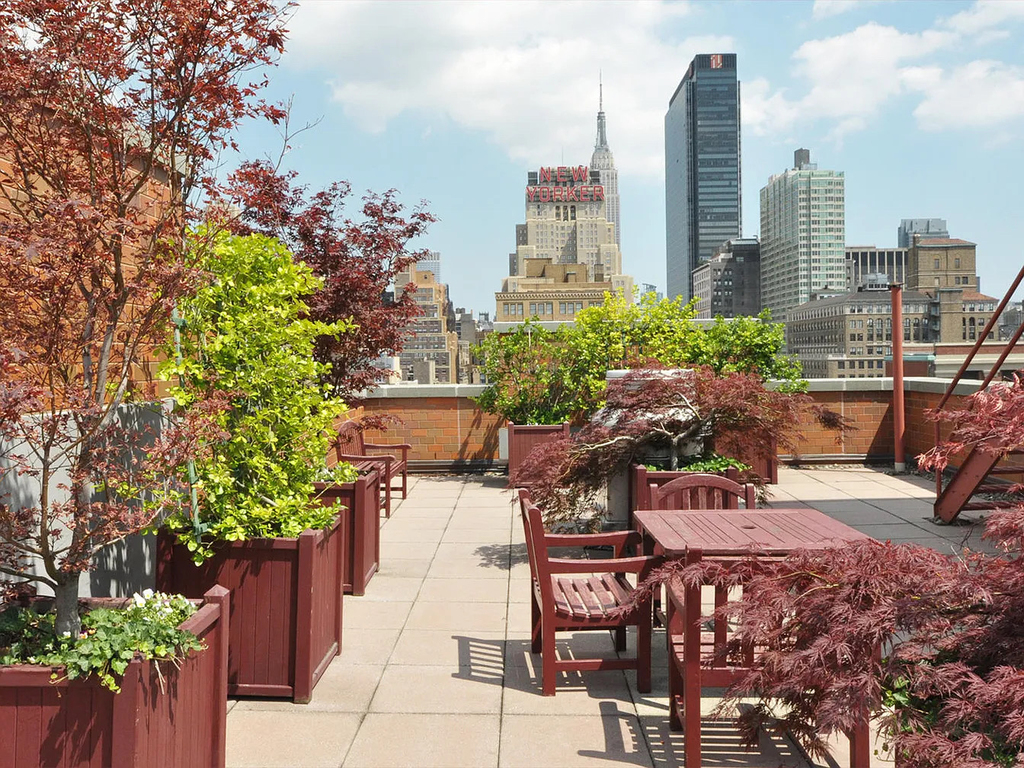 West 35th Street - Photo 5