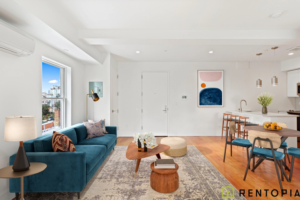 61 Montrose Avenue - Photo 1