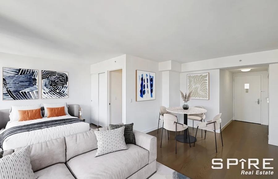10th Avenue - Photo 2