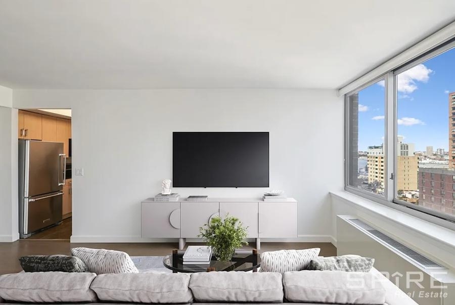 10th Avenue - Photo 1