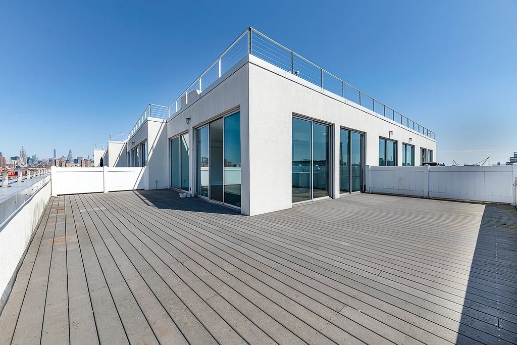 99 Gold Street - Photo 1