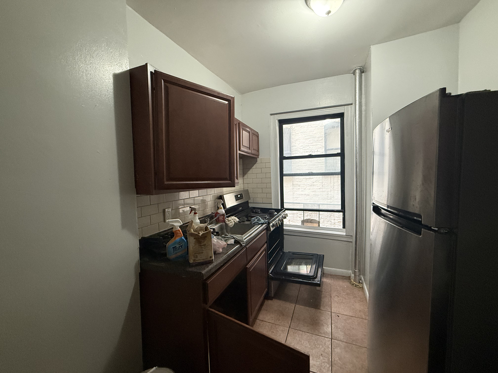 West 156th - Photo 13
