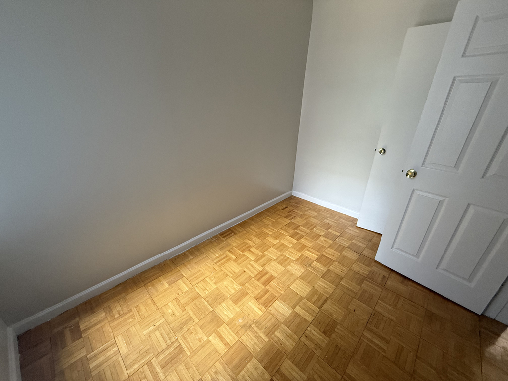 West 156th - Photo 5