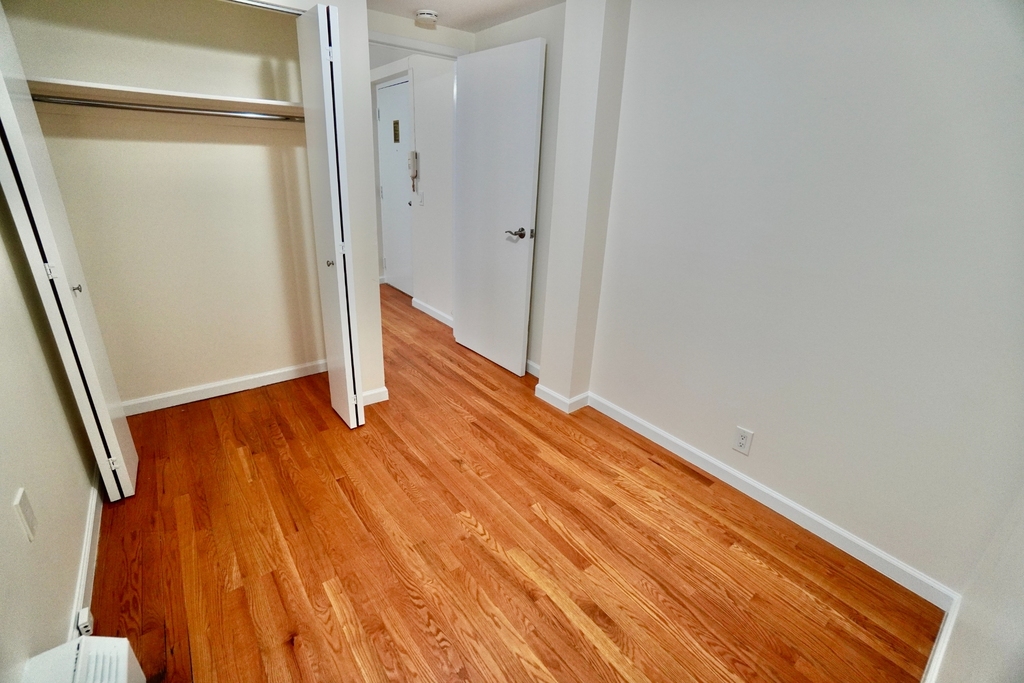 516 East 80th - Photo 2