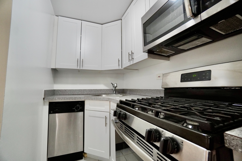 516 East 80th - Photo 3