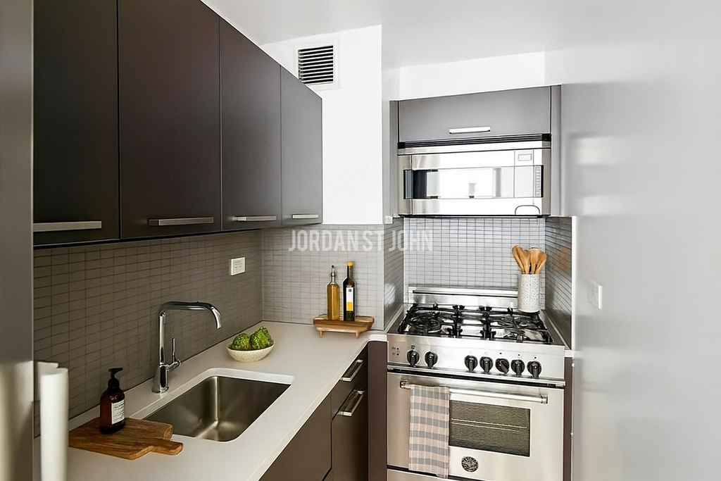 E 39TH ST - Photo 2