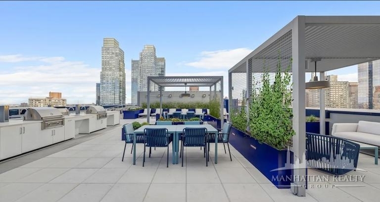 West 38th Street - Photo 5