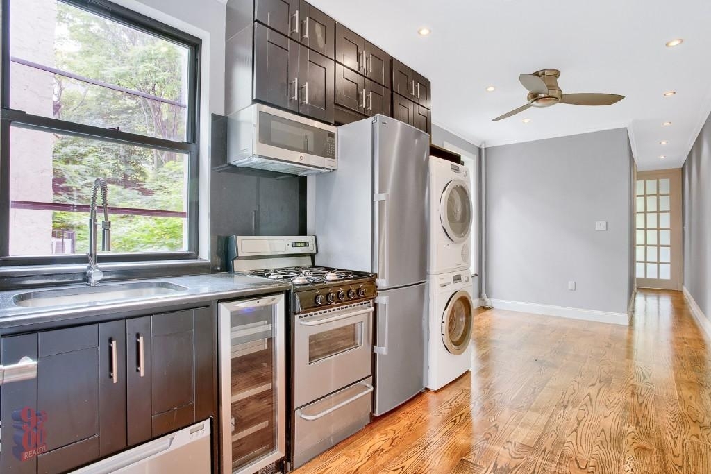 East 105th Street - Photo 0