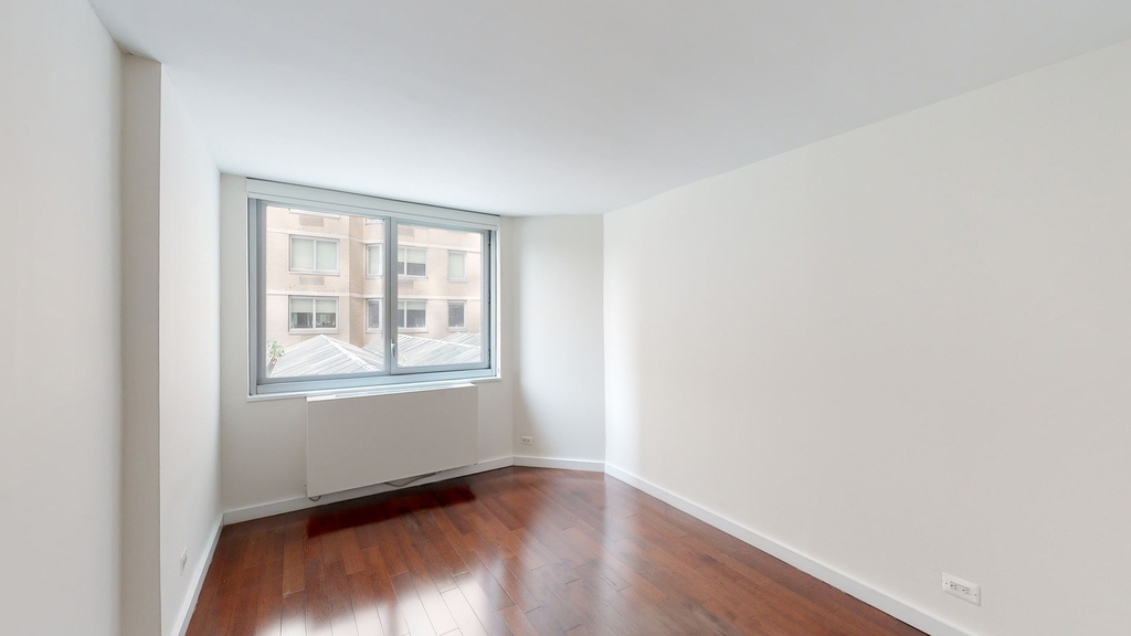 401 E 34th St - Photo 3