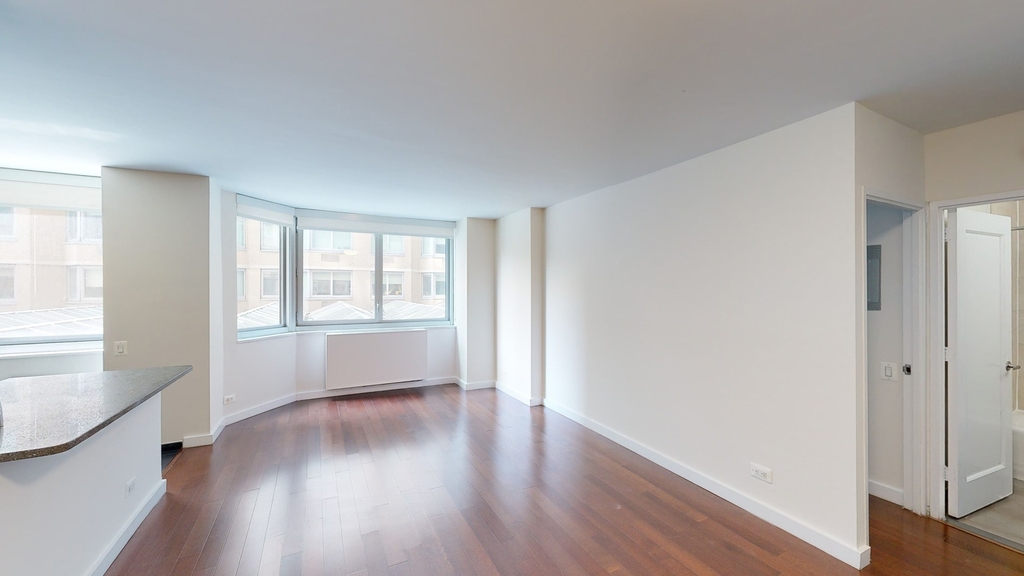 401 E 34th St - Photo 2