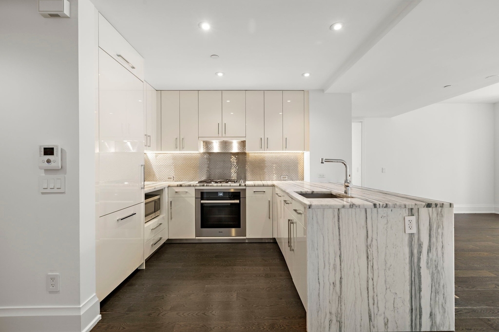 50 Riverside Boulevard - Photo 5