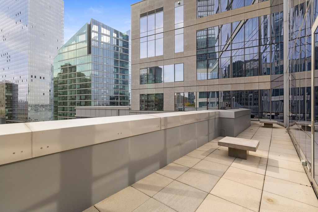 50 Riverside Boulevard - Photo 9