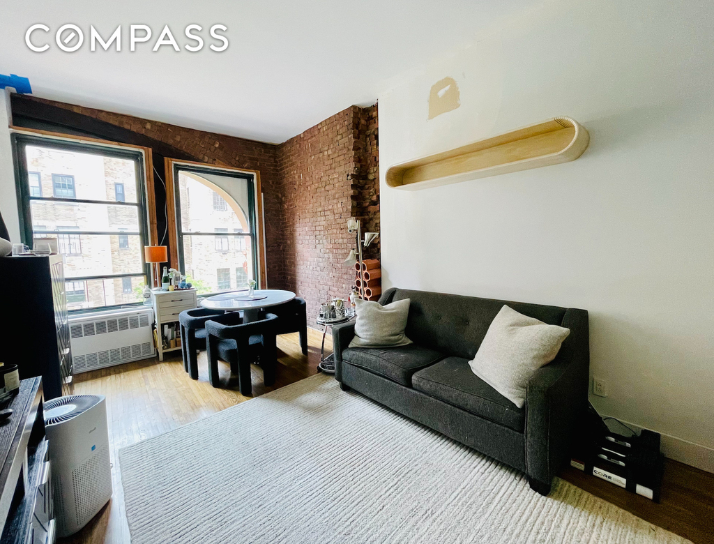 43 E 10th Street - Photo 2