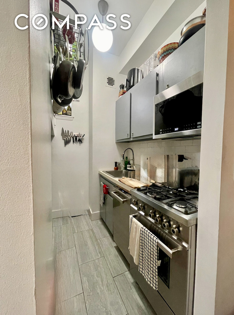 43 E 10th Street - Photo 4