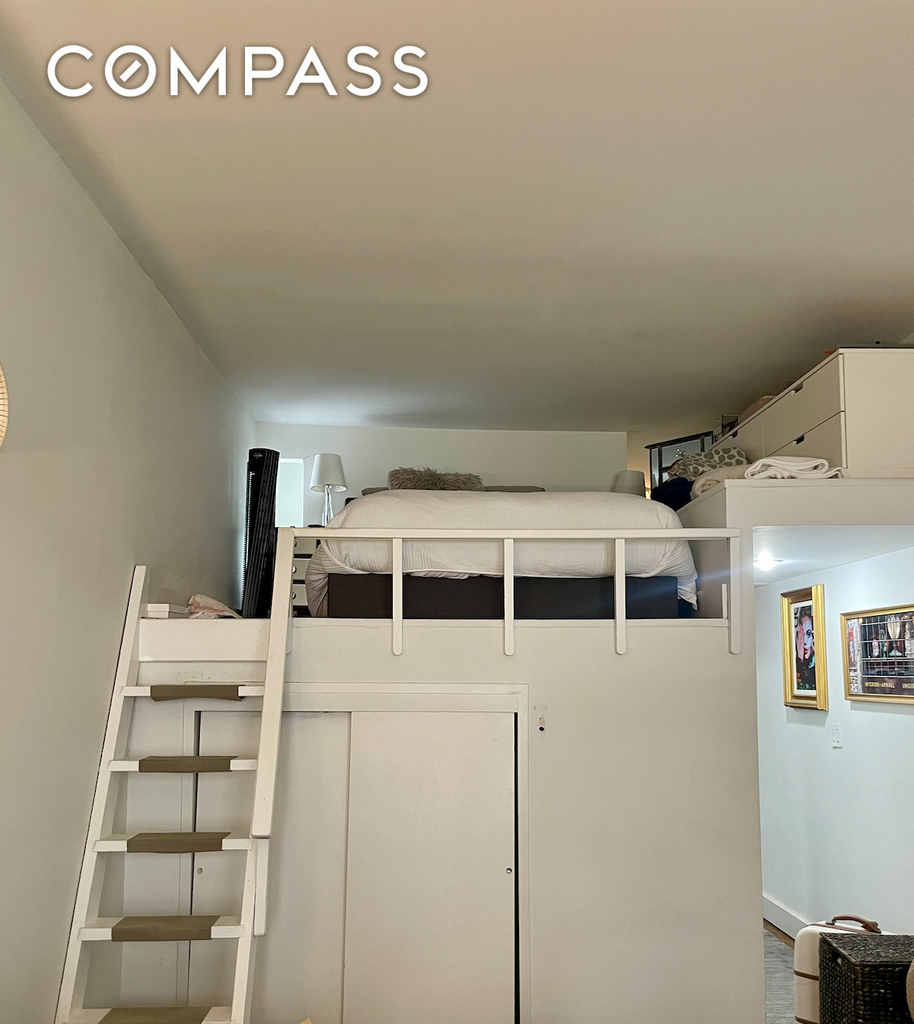 43 E 10th Street - Photo 3