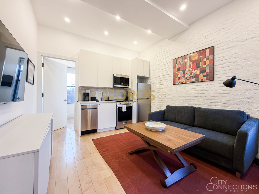 322 East 11th Street - Photo 1