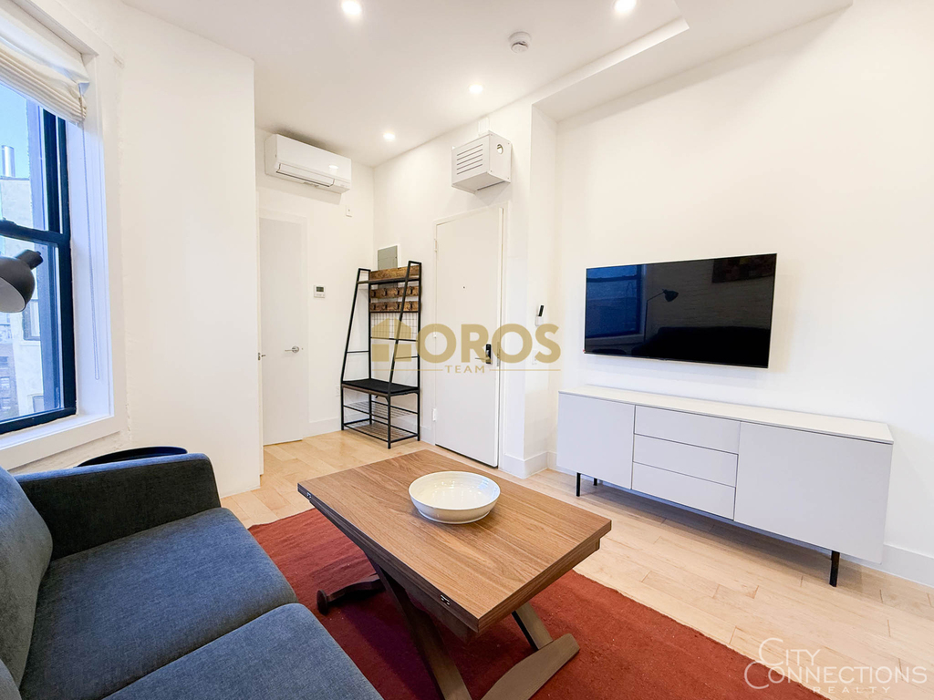 322 East 11th Street - Photo 4