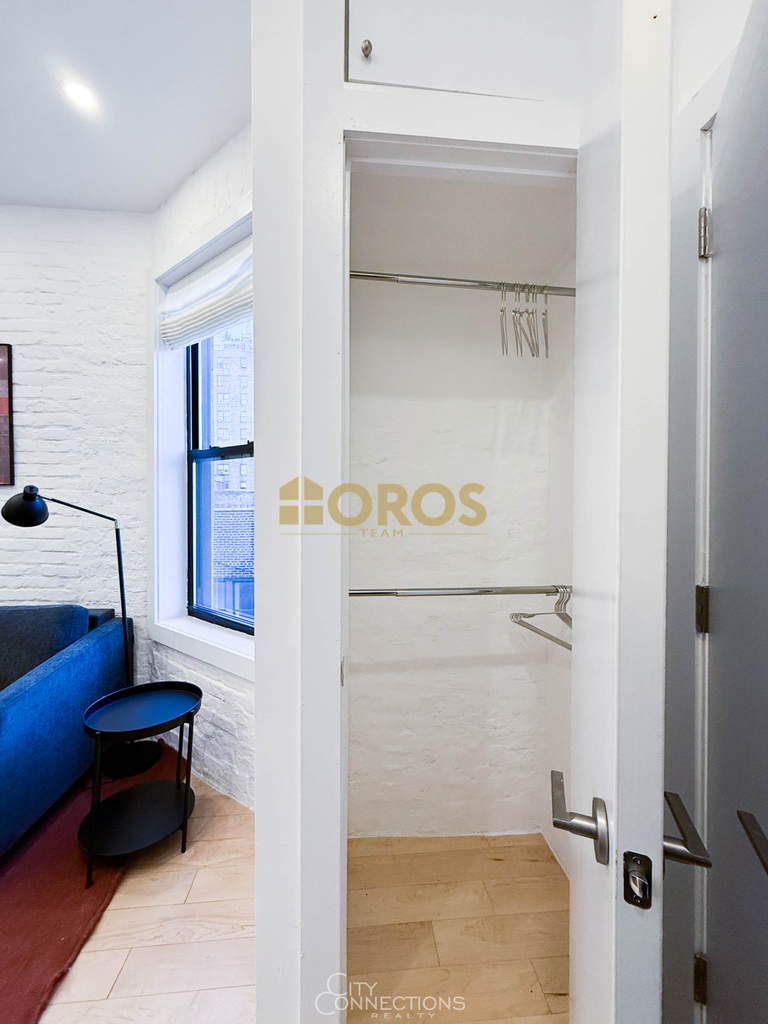 322 East 11th Street - Photo 9