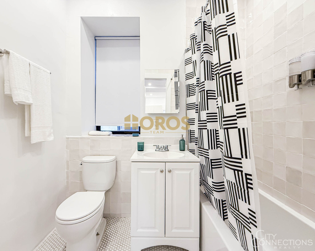 322 East 11th Street - Photo 10