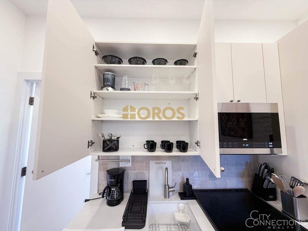 322 East 11th Street - Photo 3