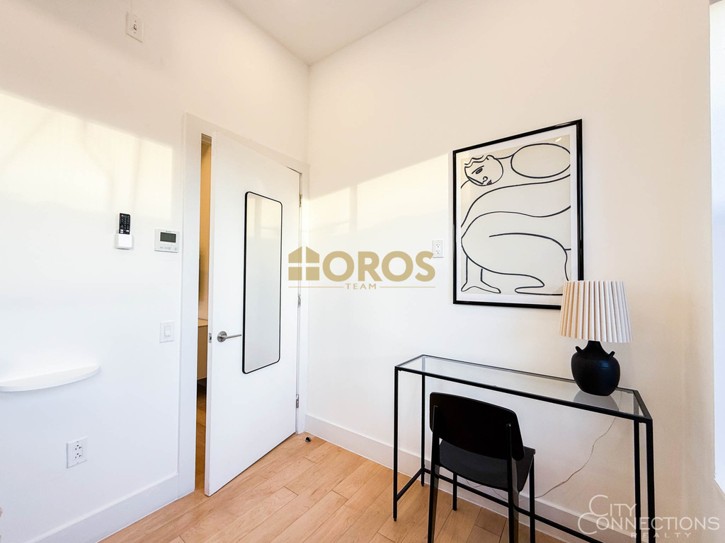 322 East 11th Street - Photo 8