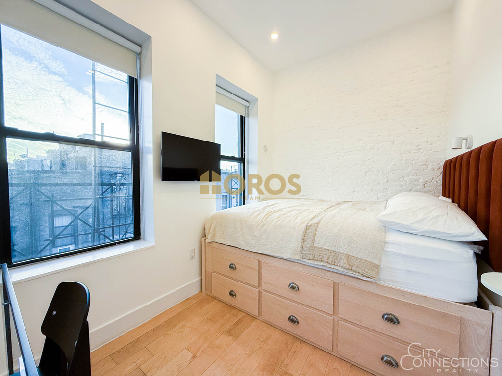 322 East 11th Street - Photo 6
