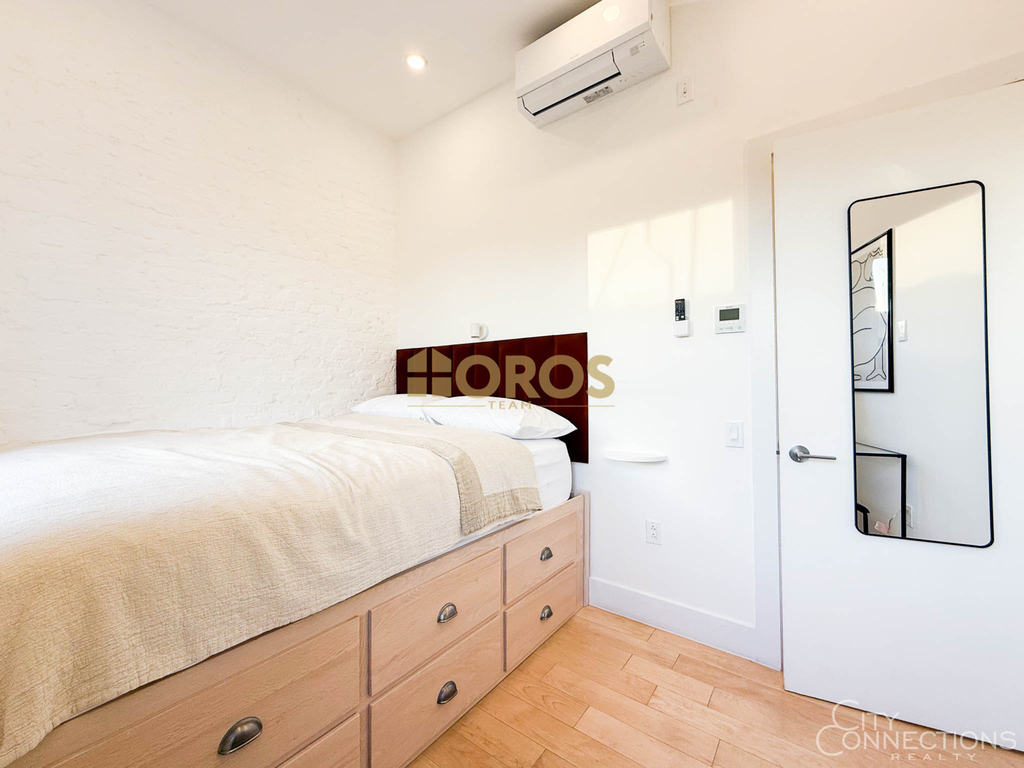 322 East 11th Street - Photo 7